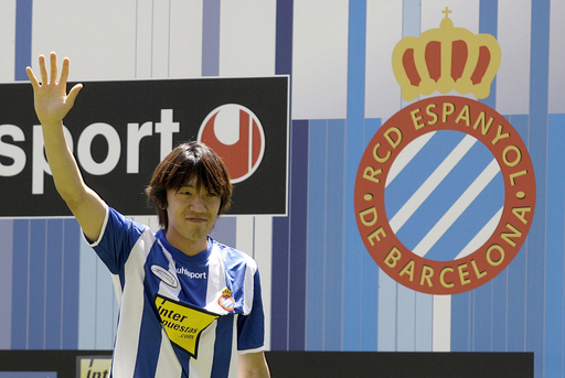 エスパニョール 中村俊輔の入団会見 写真15枚 国際ニュース：AFPBB News