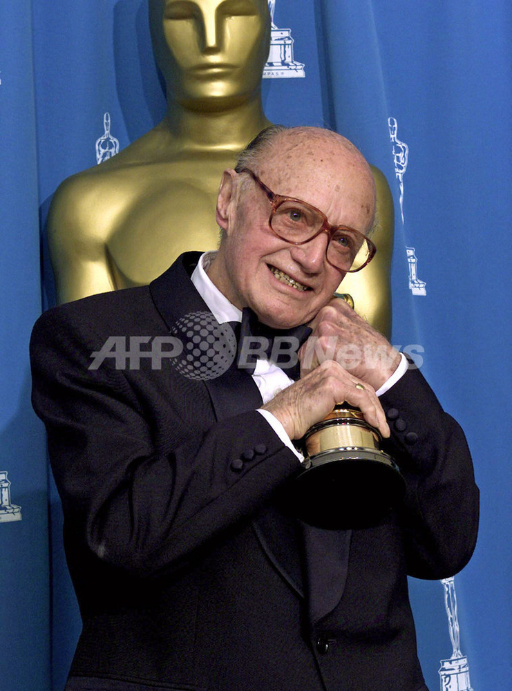 映画『黒水仙』でオスカー獲得のジャック・カーディフ氏、死去 写真1枚 国際ニュース:AFPBB News
