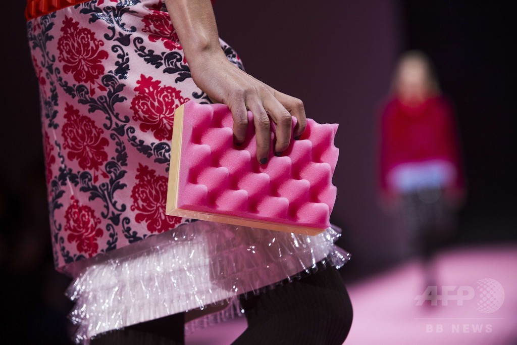 空白をディテールで埋め尽くすアートの手法から着想、「メアリー・カトランズ」15/16年秋冬