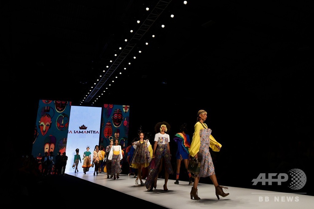 コロンビアでファッションショー、地元デザイナーらが新作