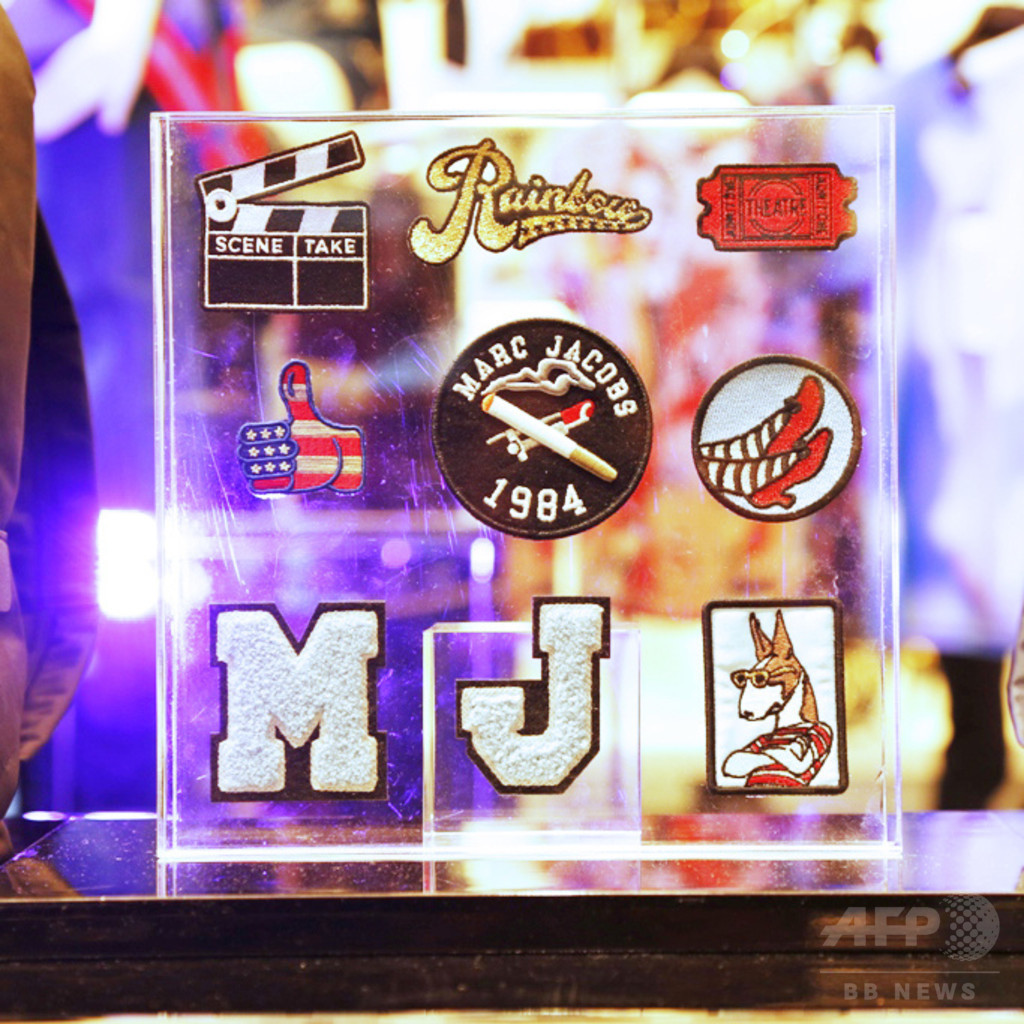 「マーク ジェイコブス」限定パッチ阪急うめだに登場