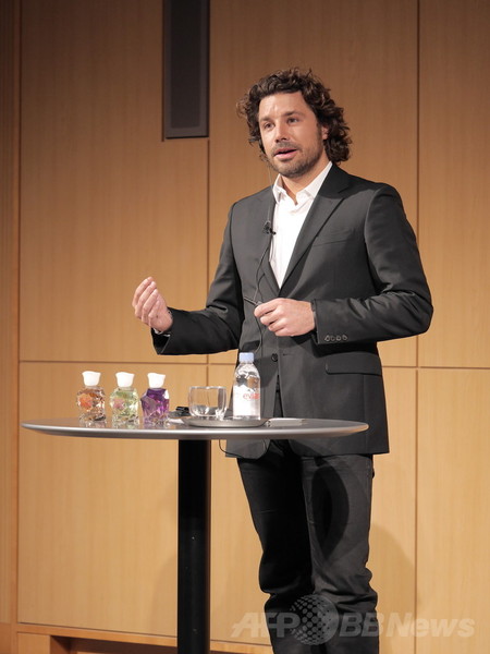 「香り」というデザイン、調香師オーレリアン・ギシャール氏が語る「L’EAU」