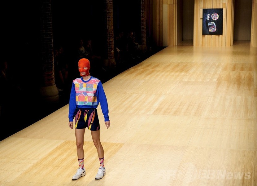 色とりどりのニットマスクに注目、「クリツィア ロブステリャ」15年春夏 080 バルセロナ