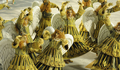 ブラジル・リオデジャネイロ（Rio de Janeiro）のカーニバルで踊るサンバチーム「Mocidade Independente de Padre Miguel」のメンバーたち（2010年2月15日撮影）。(c)AFP/VANDERLEI ALMEIDA