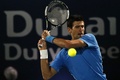 テニス、ドバイ・テニス選手権、男子シングルス2回戦。リターンを狙うノバク・ジョコビッチ（2015年2月25日撮影）。(c)AFP/KARIM SAHIB