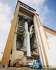 ジェームズ・ウェッブ宇宙望遠鏡を載せたアリアン5ロケット。仏領ギアナの宇宙センターで。米航空宇宙局（NASA）提供（2021年12月23日撮影）。(c)AFP PHOTO / NASA/Bill Ingalls