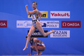 第15回世界水泳選手権（15th FINA World Championships）は21日、スペイン・バルセロナ（Barcelona）でシンクロナイズドスイミングのデュエット・テクニカルルーティン（TR）が行われ、ロシアのスベトラナ・ロマシナ（Svetlana Romashina）／スベトラナ・コレスニチェンコ（Svetlana Kolesnichenko）組が優勝した。

デュエットTR決勝の演技に臨む足立夢実（Yumi Adachi）／乾友紀子（Yukiko Inui）組（2013年7月21日撮影）。(c)AFP/JAVIER SORIANO