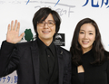 大ヒットした韓国ドラマ｢冬のソナタ（Winter Sonata）｣のアニメ版が放送されることを記念して、ドラマで共演した俳優のぺ・ヨンジュン（Bae Yoon-joon）さんとチェ・ジウ（Choi Ji-woo）さんが来日し、29日に都内で記者会見した（2009年9月29日撮影）。(c)AFP/Yoshikazu TSUNO