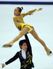 10-11フィギュアスケートGPシリーズ第3戦、中国杯（ISU Grand Prix of Figure Skating Cup of China 2010）ペア・フリースケーティング（FS）。合計171.47点で2位に入った中国の隋文静（Wenjing Sui、上）と韓聰（Cong Han、下）。（2010年11月6日撮影）(c)AFP/PETER PARKS