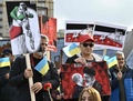 ウクライナの首都キーウで、ロシアによるイラン製無人機でのウクライナ攻撃に抗議するイラン人ら（2022年10月28日撮影）。(c)Genya SAVILOV / AFP