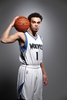 NBAドラフト2015でミネソタ・ティンバーウルブズから指名を受け、ポートレート撮影に臨むタイアス・ジョーンズ（2015年6月25日撮影）。(c)AFP/Getty Images/NBAE/David Sherman