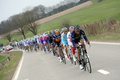 自転車ロードレース、第99回リエージュ～バストーニュ～リエージュ（99th Liege-Bastogne-Liege）は21日、ベルギー・リエージュ（Liege）からアンス（Ans）間の261.5キロメートルで行われ、ガーミン・シャープ（Garmin Sharp）のダニエル・マーティン（Daniel Martin）が6時間38分7秒で優勝した。

集団の先頭でレースに臨むモビスター・チーム（Movistar Team）のアレハンドロ・バルベルデ（Alejandro Valverde、手前、2013年4月21日撮影）。(c)AFP/LIONEL BONAVENTURE