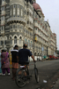 インド・ムンバイ（Mumbai）で発生した同時襲撃事件の現場の一つ、タージマハル・ホテル（Taj Mahal Hotel、2008年11月30日撮影）。(c)AFP/PEDRO UGARTE