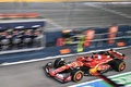 24F1第18戦シンガポールGP決勝。ピットインするフェラーリのシャルル・ルクレール（2024年9月22日撮影）。(c)Lillian SUWANRUMPHA/AFP
