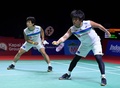 バドミントン、インドネシア・オープン、男子ダブルス準決勝。試合に臨む古賀輝（手前）/斎藤太一組（2021年11月27日撮影）。(c)AFP PHOTO / Badminton Association of Indonesia