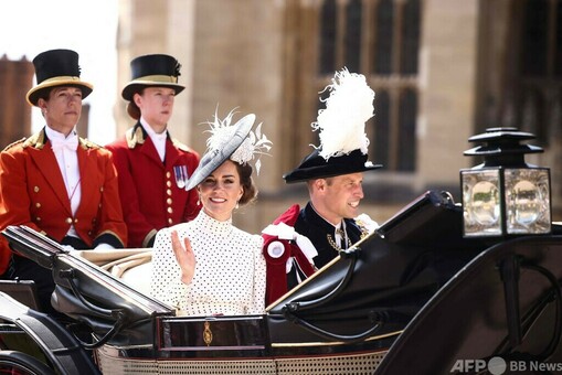 英国王や皇太子夫妻ら、最高勲章叙任式典に出席 写真27枚 国際ニュース 