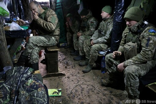 寒さ、ネズミ、泥から雪へ…ウクライナ軍、前線で迎える2度目の冬 写真