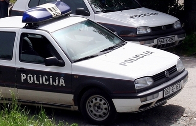 少女を監禁し家畜扱いした容疑で夫婦を逮捕、ボスニア・ヘルツェゴビナ