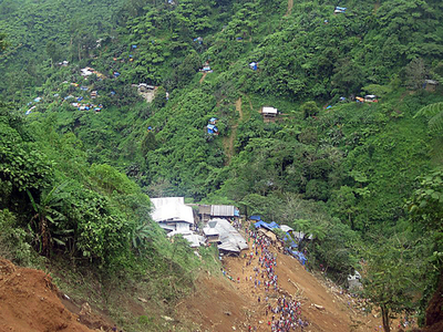 フィリピン南部で地滑り 25人死亡、150人行方不明