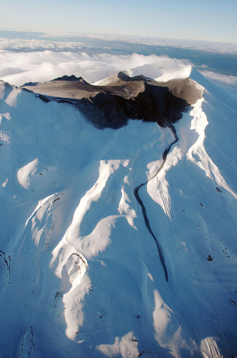ニュージーランド北島のルアペフ山　噴火翌日の写真が公開される