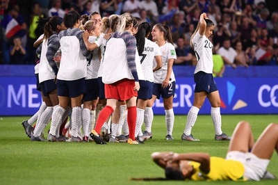 イングランドが女子w杯8強入り 判定に不満のカメルーンは猛抗議 写真14枚 国際ニュース Afpbb News