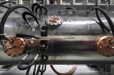 反物質「消滅」の謎、解明に一歩前進 CERNチーム