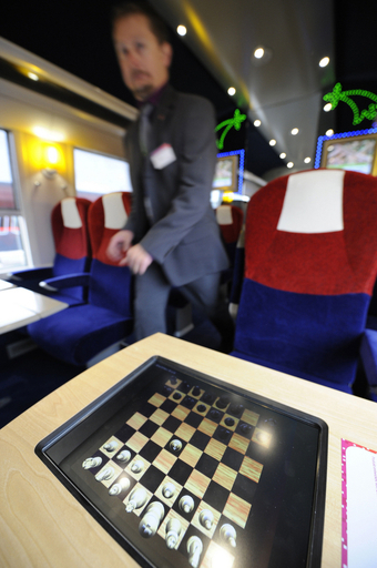 仏開発の最新型列車MooviTEL、デジタルゲーム付きで長旅も楽し?