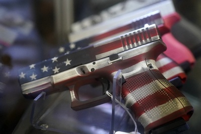 米最高裁、国民には公共の場での銃携帯の権利あると判断