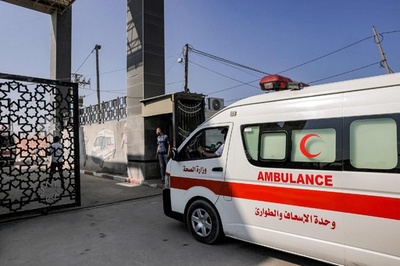 ガザ市で人道物資運ぶ車列に攻撃 赤十字