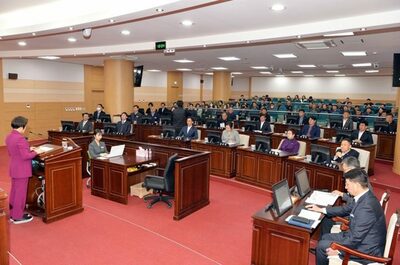 韓国議員、本会議質問で職員に「結婚してくれ」…掟破りのプロポーズだが「不適切」非難の声