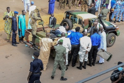 マリで首脳暗殺未遂 クーデター主導した暫定大統領