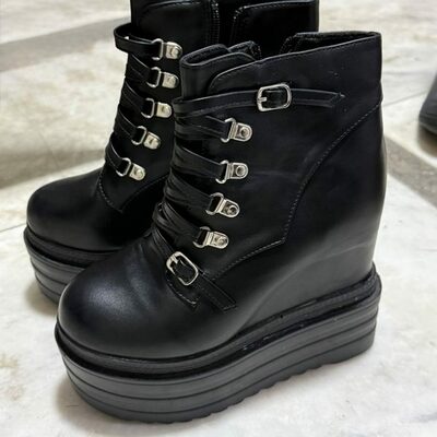 K-POP公演で増える「高いヒールを履いて参加する観客」…「厚底20センチ靴」安全・公平性に懸念