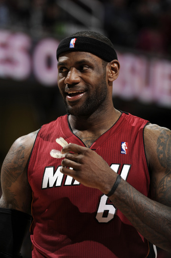 ジェームズが古巣相手に43得点！ヒートがキャブズに勝利