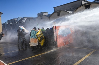 宝飾品の国際見本市でパレスチナ支持デモが暴徒化、イタリア