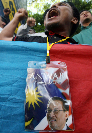 同性愛容疑で逮捕のマレーシア元副首相、保釈認められ帰宅