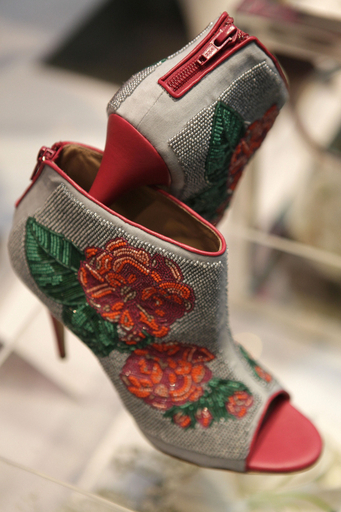 「マノロ・ブラニク」が英リバティに新店舗、12年春オープン