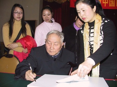 「ずっと教壇に立っていたい」 後進の指導を続ける98歳の画家