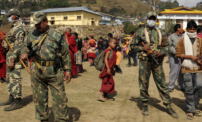 女児レイプ殺人の容疑者ら、警察に殺到の群衆からリンチされ死亡 印