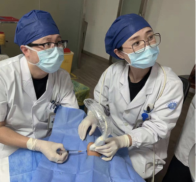 「患者に尽くすため」右手で左手に手術を行った中国の医師