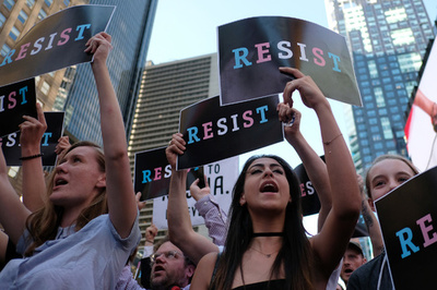 トランスジェンダーの米軍入隊を大幅制限 トランプ氏新たな覚書