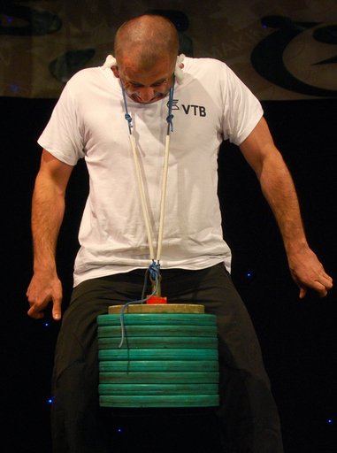 「耳たぶ重量挙げ」で世界記録更新、88キロ グルジア