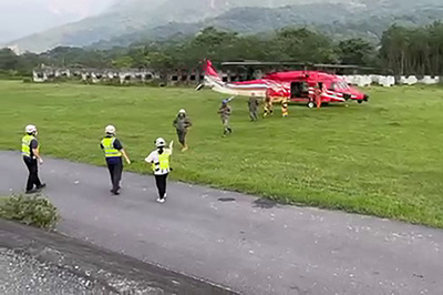 採掘場から作業員6人救出 余震続く台湾