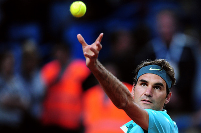 フェデラー、ヒメノ・トラヴェルに競り勝ち準決勝へ イスタンブール・オープン