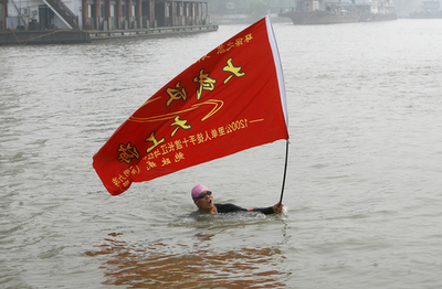 長江を1200キロ泳いで上海万博へ！56歳が命がけの挑戦