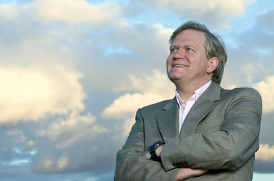 「学生の冗談かと思った」、ノーベル物理学賞のシュミット氏