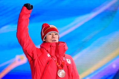 堀島行真に銅メダル授与 男子モーグル、北京冬季五輪