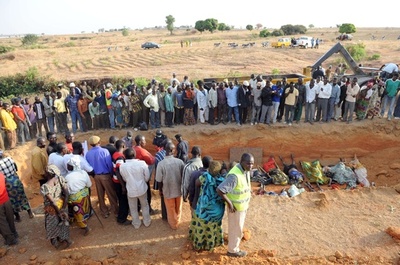ナイジェリアの村を武装集団が襲撃、100人殺害