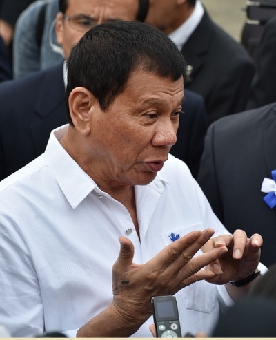 ドゥテルテ比大統領、反米発言は「単なる言葉」 安倍首相に返答