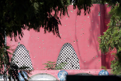 モスク立てこもり、警察が関係神学校を制圧