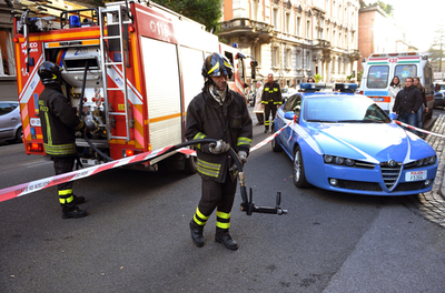 スイスとチリの在イタリア大使館に小包爆弾、2人負傷